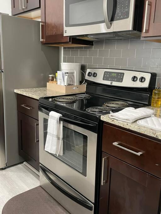 Апартаменты Cozy, High Rise, Large Studio Facing Downtown . Балтимор Экстерьер фото